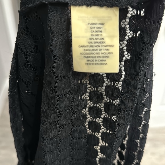 Tristan size small top. - Picture 4 of 4